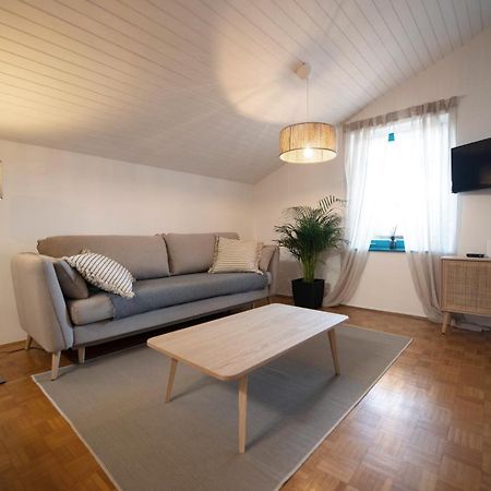 Modra Luna- Apartment With Terrace Изола Экстерьер фото