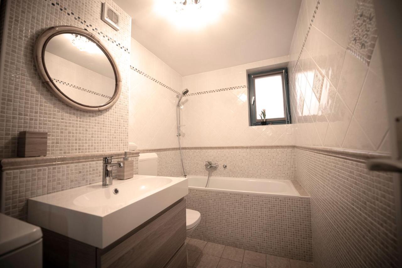 Modra Luna- Apartment With Terrace Изола Экстерьер фото