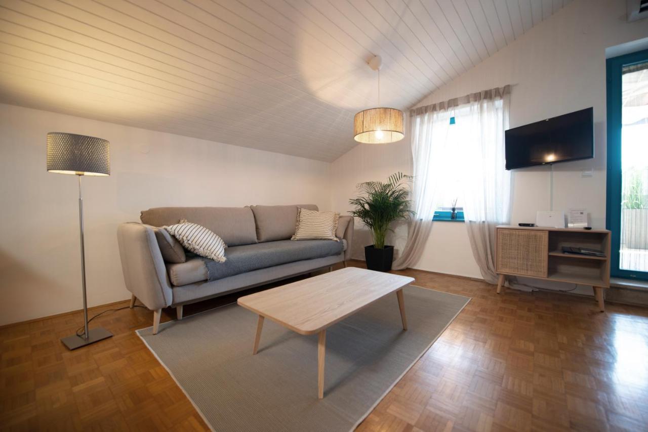 Modra Luna- Apartment With Terrace Изола Экстерьер фото